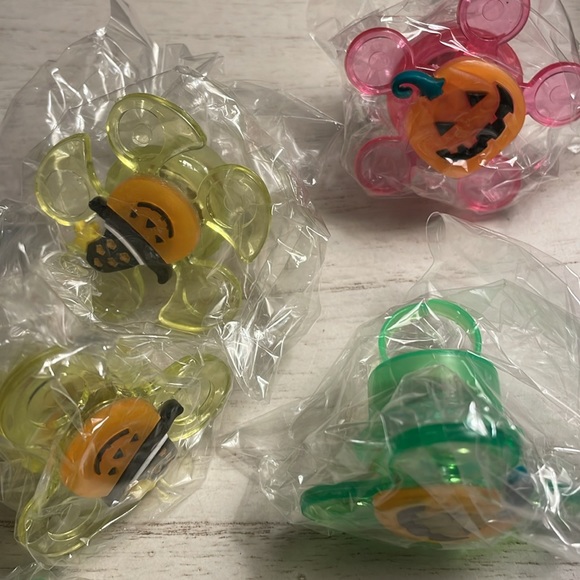 NWOT 8pc Fun light up rings - Picture 7 of 9